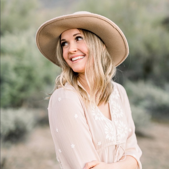 Meet your Posher, Jennifer - Picture 1 of 1